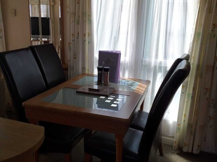 Captivating 2 Bed 6 Berth Caravan In Ingoldmells