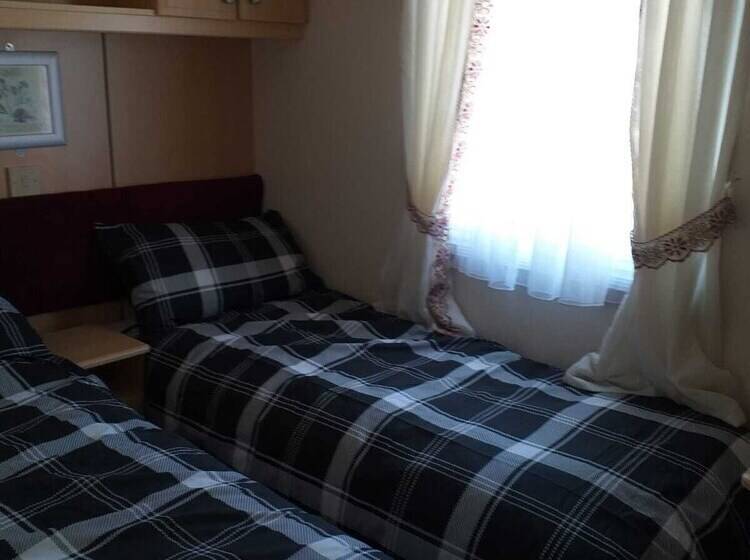 Captivating 2 Bed 6 Berth Caravan In Ingoldmells