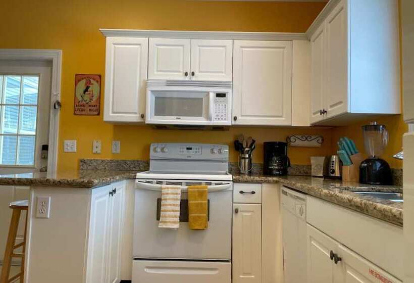 Coral Garden By Avantstay Great Location W/ Balcony & Shared Pool