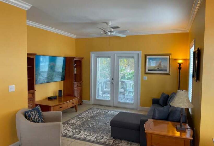 Coral Garden By Avantstay Great Location W/ Balcony & Shared Pool
