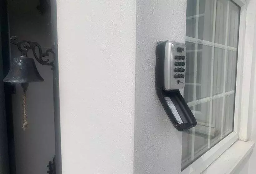 18th Century Cottage In Stratford Upon Avon