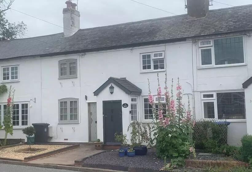 18th Century Cottage In Stratford Upon Avon