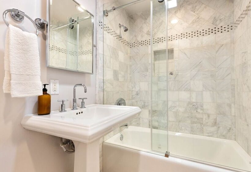 Crystal Cove By Avantstay Gorgeous & Charming Newport Home!