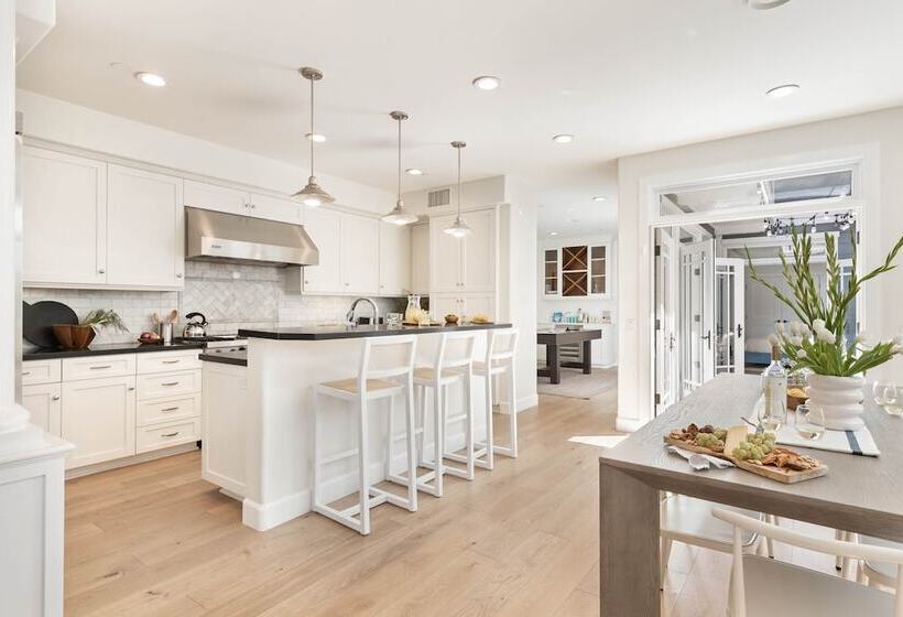 Crystal Cove By Avantstay Gorgeous & Charming Newport Home!