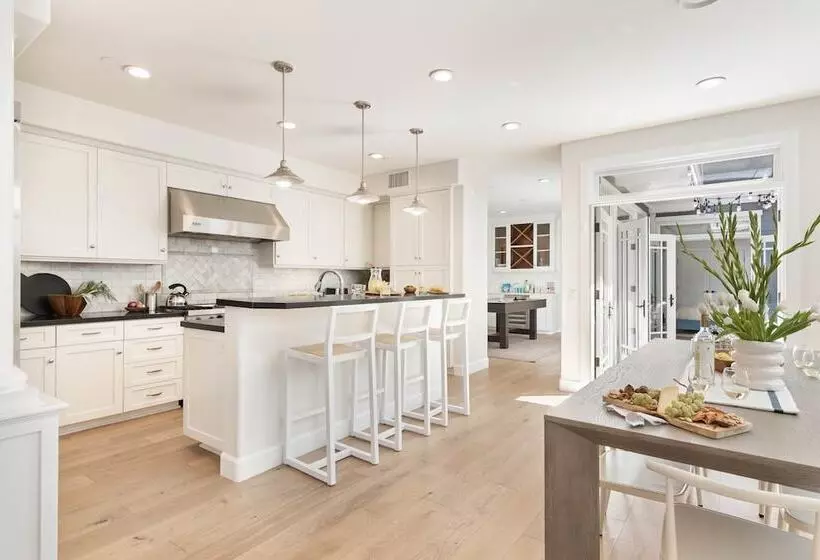 Crystal Cove By Avantstay Gorgeous & Charming Newport Home!