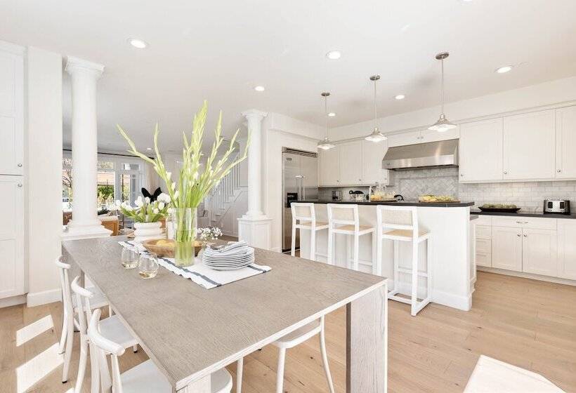 Crystal Cove By Avantstay Gorgeous & Charming Newport Home!