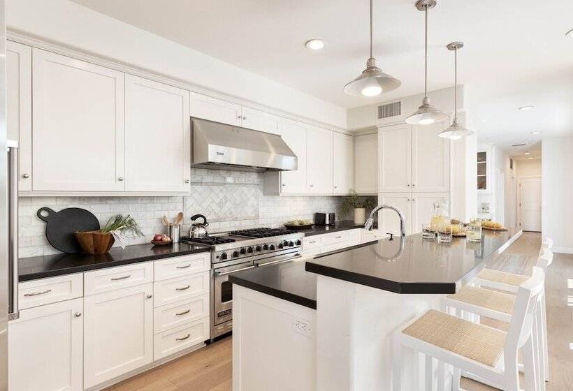 Crystal Cove By Avantstay Gorgeous & Charming Newport Home!