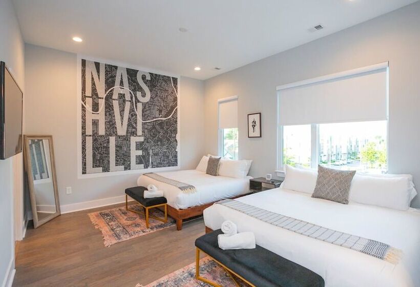 Franklin By Avantstay Trendy Townhouse In Great Location W/ Private Roof Top Patio