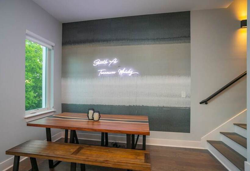 Franklin By Avantstay Trendy Townhouse In Great Location W/ Private Roof Top Patio