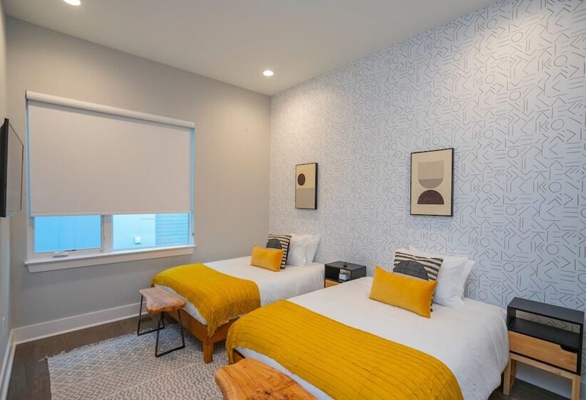 Franklin By Avantstay Trendy Townhouse In Great Location W/ Private Roof Top Patio