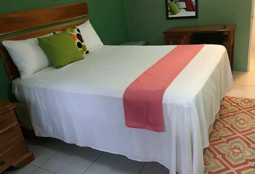 هتل Airport Beach