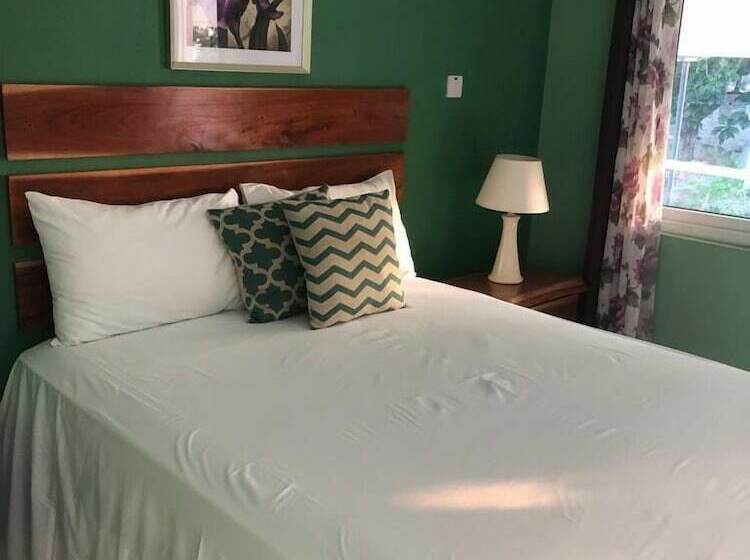 هتل Airport Beach