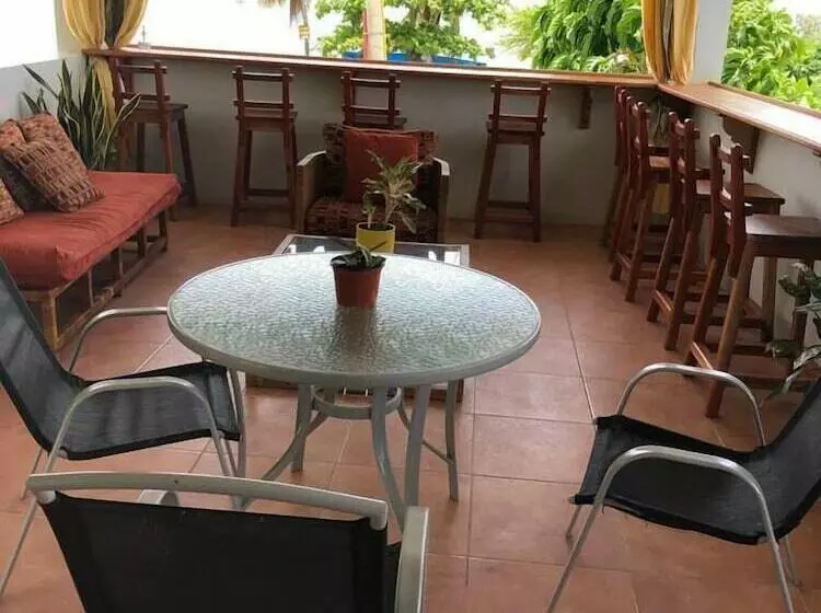 هتل Airport Beach