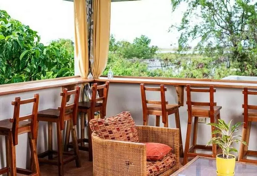 هتل Airport Beach