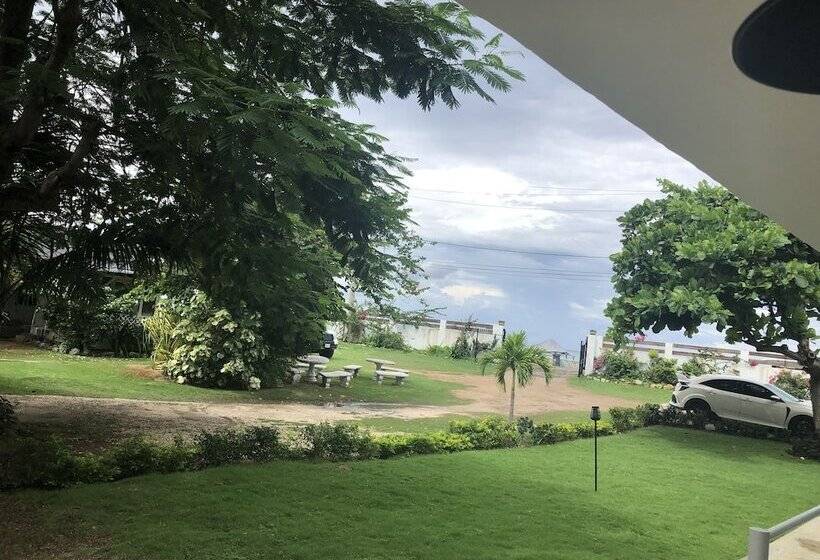 هتل Airport Beach