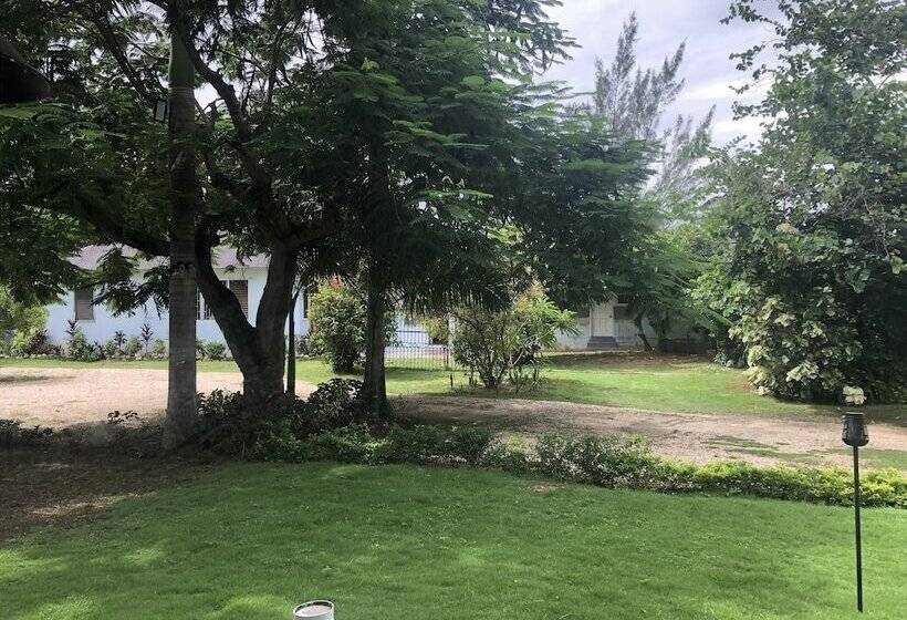 هتل Airport Beach