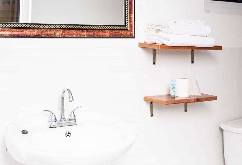 هتل Airport Beach