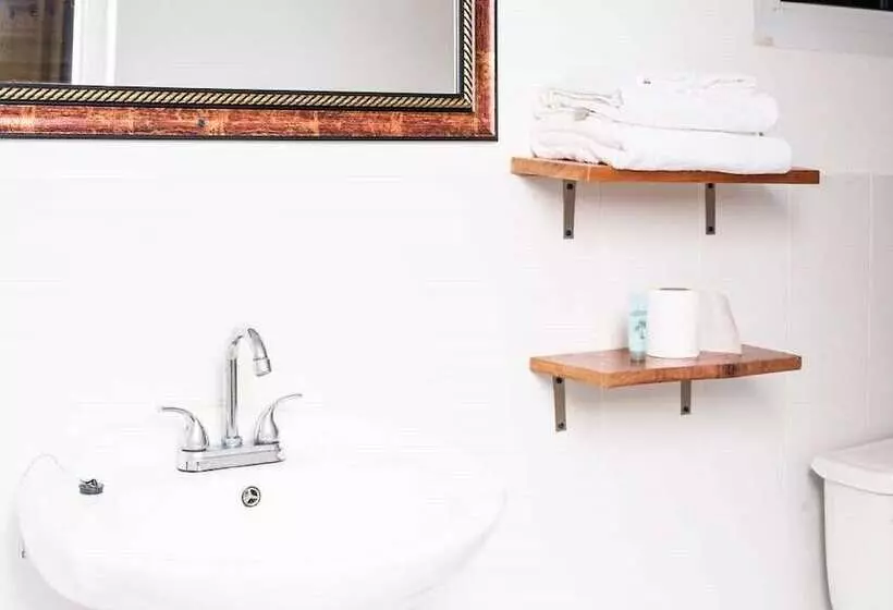 هتل Airport Beach