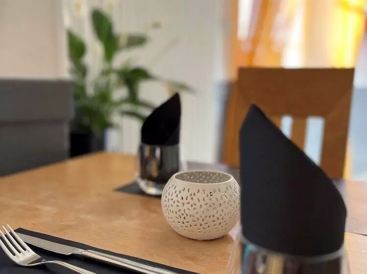 ホテル Enzo Neufchateau By Kyriad Direct