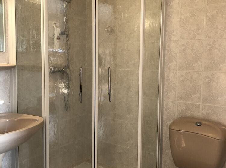 فندق Enzo Neufchateau By Kyriad Direct