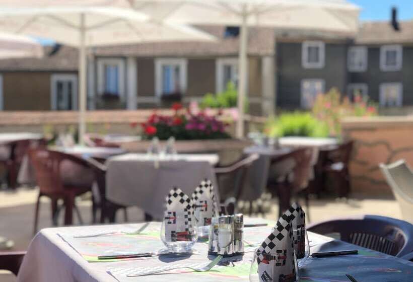 فندق Enzo Neufchateau By Kyriad Direct