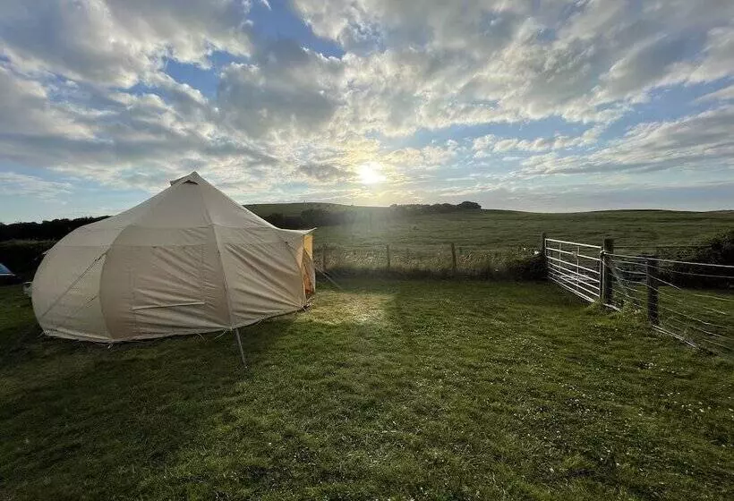Hotelli Impeccable 1 Bed Bell Tent Near Holyhead