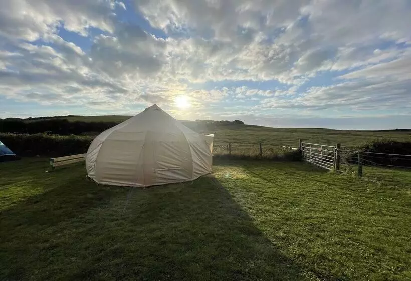Hotelli Impeccable 1 Bed Bell Tent Near Holyhead
