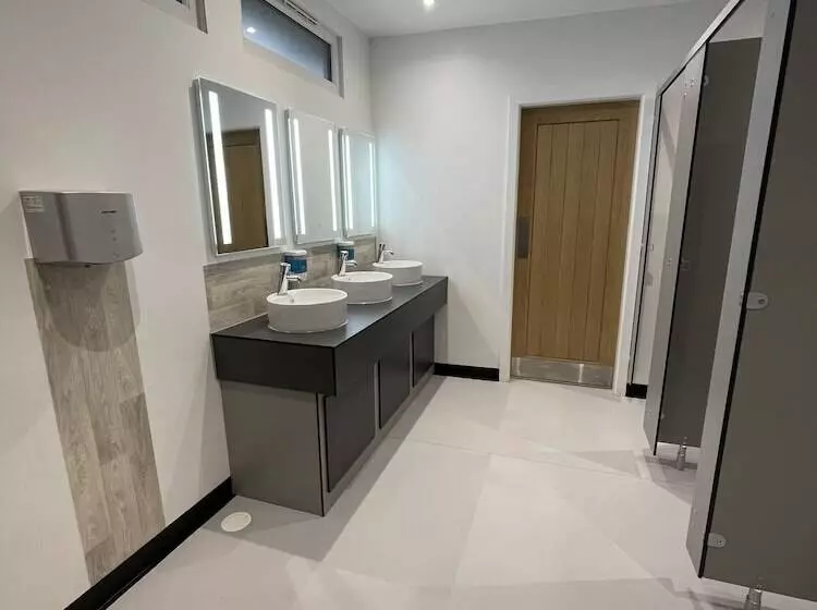 Hotelli Impeccable 1 Bed Bell Tent Near Holyhead