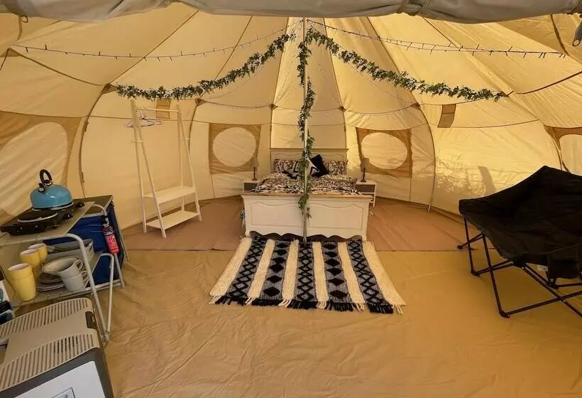 Hotelli Impeccable 1 Bed Bell Tent Near Holyhead
