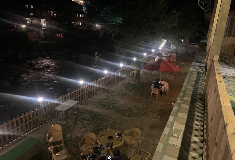 בית מלון כפרי The Bright Side Resort