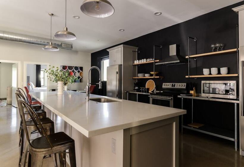 Luna By Avantstay Industrial Artist S Loft In Old Town W/ Billiards