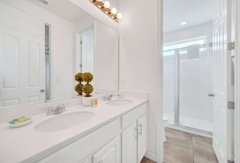 New Decor With Mickey, Nemo, Tinkerbell & Star Wars Rooms! Private Pool And Game Room