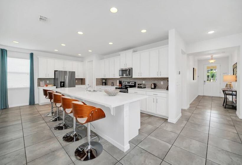 New Decor With Mickey, Nemo, Tinkerbell & Star Wars Rooms! Private Pool And Game Room