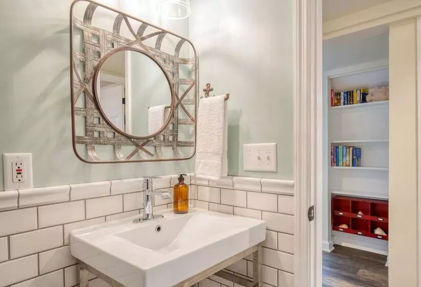 Palmetto By Avantstay Gorgeous Character Home W/ Pool, Sun Room & Pool Table!