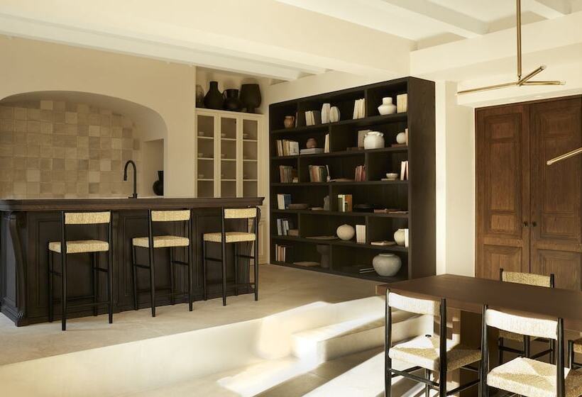 פנסיון The Storyteller Boutique House