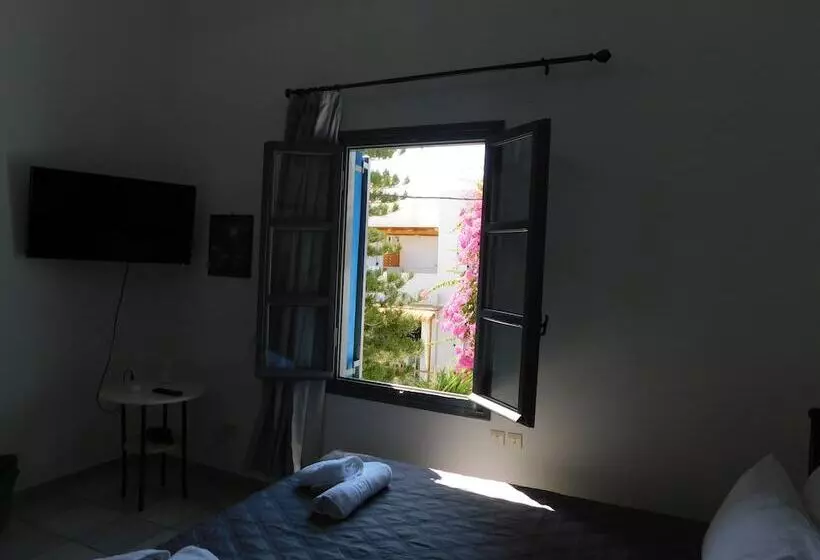 Perissa Art Villa Kitchen & Washing Machine