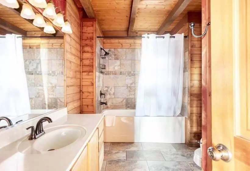 Pine Needle By Avantstay Log Cabin W/ Gorgeous Views, Hot Tub, Patio & Pool Table!