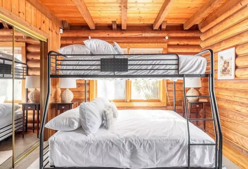 Pine Needle By Avantstay Log Cabin W/ Gorgeous Views, Hot Tub, Patio & Pool Table!