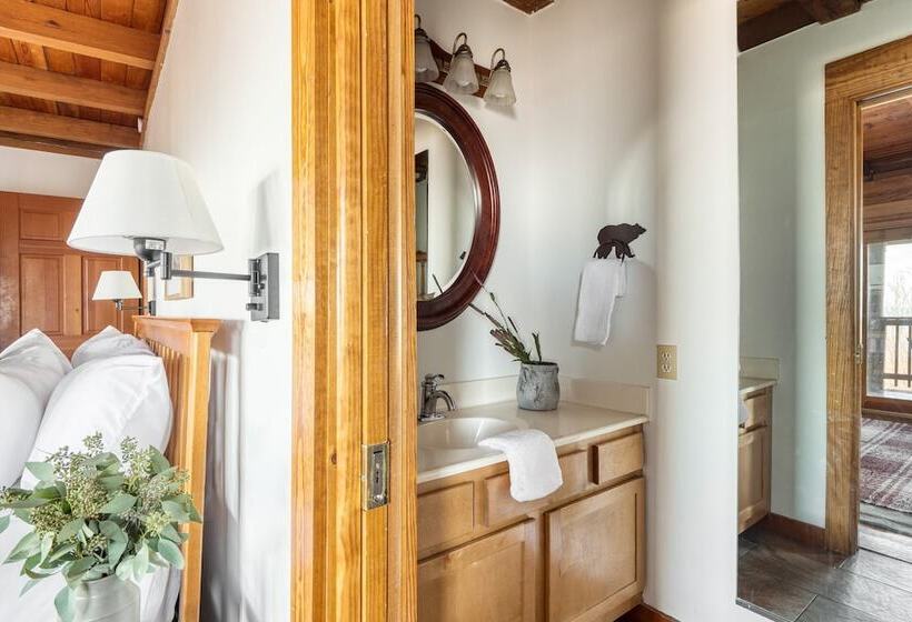 Pine Needle By Avantstay Log Cabin W/ Gorgeous Views, Hot Tub, Patio & Pool Table!