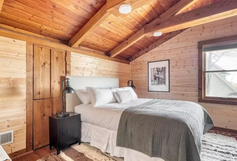 Pine Needle By Avantstay Log Cabin W/ Gorgeous Views, Hot Tub, Patio & Pool Table!