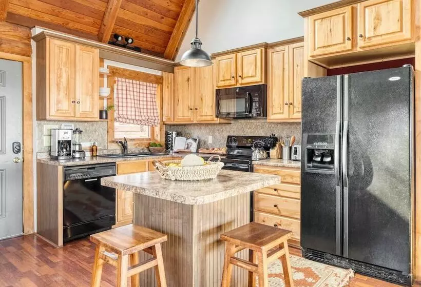 Pine Needle By Avantstay Log Cabin W/ Gorgeous Views, Hot Tub, Patio & Pool Table!