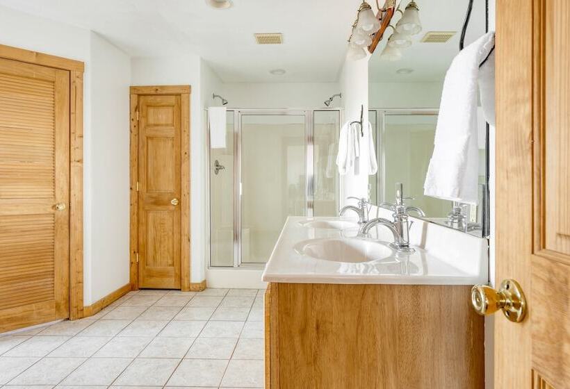 Pine Needle By Avantstay Log Cabin W/ Gorgeous Views, Hot Tub, Patio & Pool Table!