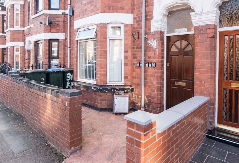 Rezydencja Contractor 4 Bed House In Coventry