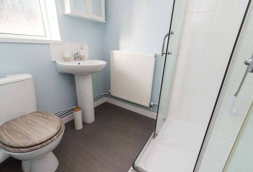 Rezydencja Contractor 4 Bed House In Coventry