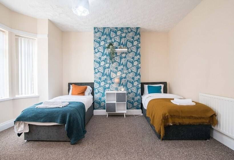 Rezydencja Contractor 4 Bed House In Coventry