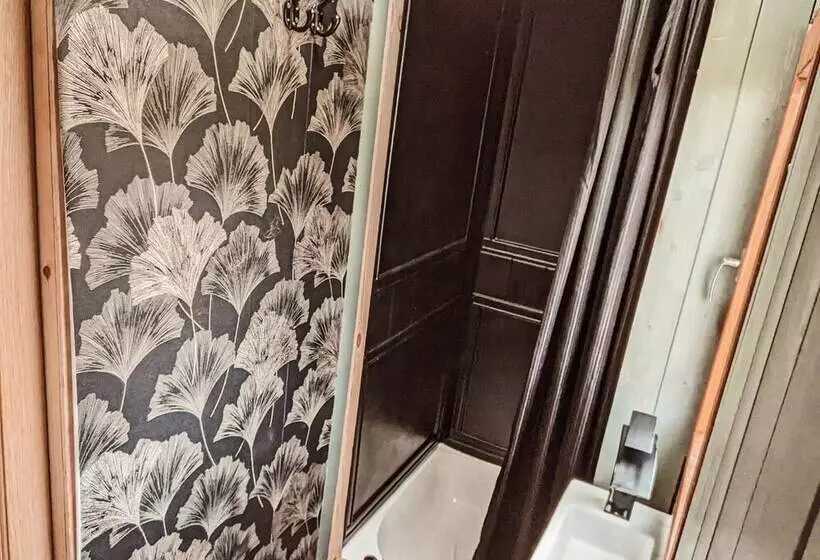 Stunning Shepherd S Hut Retreat, North Devon