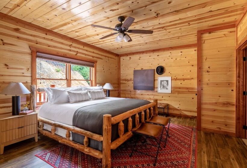 Sugarland By Avantstay Sleeps 28! Home Theatre! Two Hot Tubs! Indoor Pool! Incredible Views!