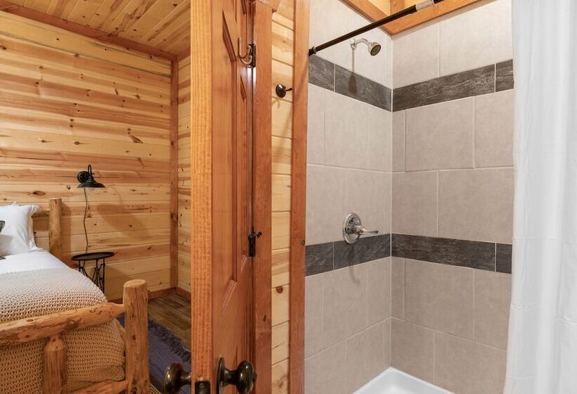 Sugarland By Avantstay Sleeps 28! Home Theatre! Two Hot Tubs! Indoor Pool! Incredible Views!