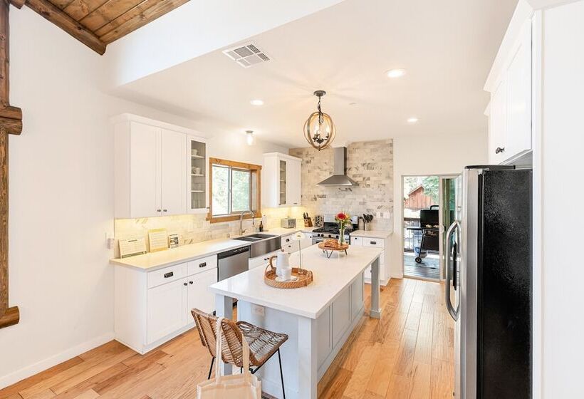 Teddy By Avantstay Majestic Cabin In Big Bear W/ Balcony