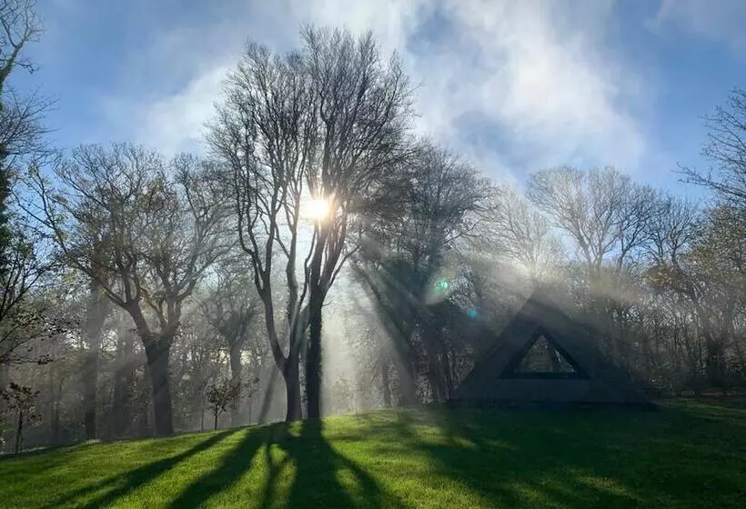 هتل 14  Zosma  Bell Tent Glamping Anglesey